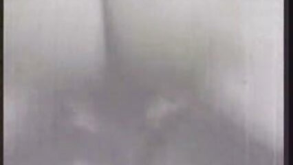 Un jeune couple a montré une xxn video gratuit pipe dure en gorge profonde sur la webcam
