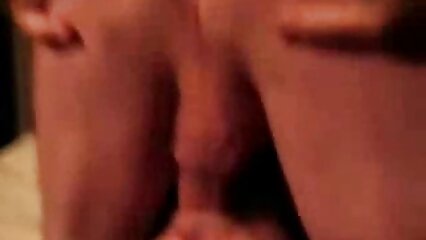 Un mec à la vidéos porno en français gratuite peau blanche a demandé à une prostituée mulâtre de lui tordre le cul, et après avoir fait l'amour avec elle, il a rempli la bouche de la chienne de sperme